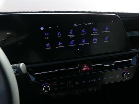 Certified 2023 Kia Niro EX image 18