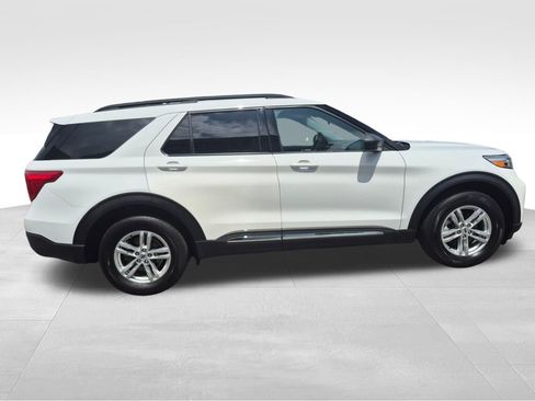 Used 2023 Ford Explorer XLT w/ Equipment Group 202A image 9