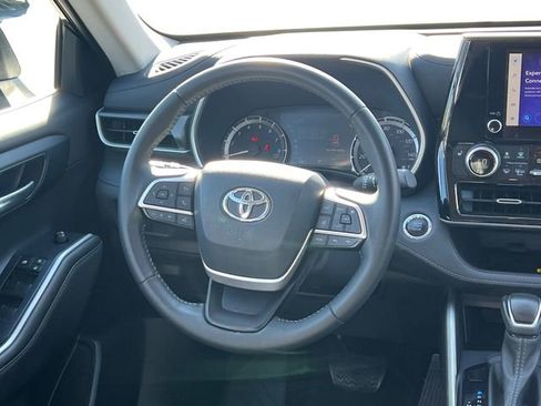 Used 2023 Toyota Highlander XLE image 15