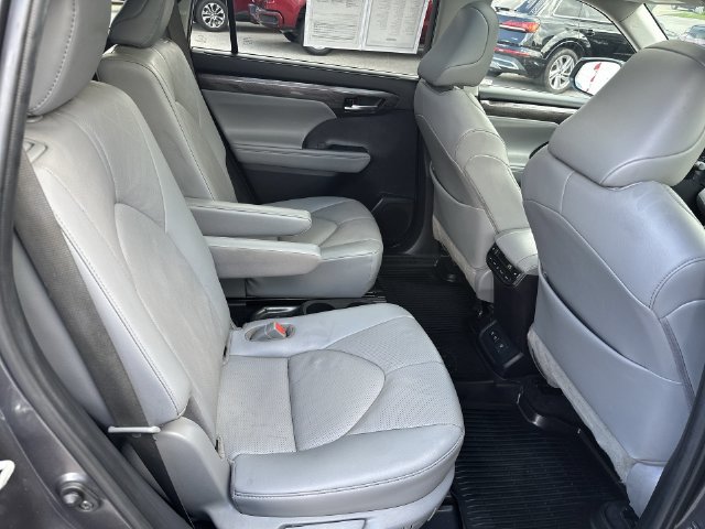 Used 2021 Toyota Highlander Platinum AWD/4WD image 38