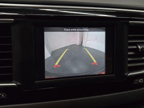 Used 2019 Chrysler Pacifica Touring Plus w/ S Appearance Package FWD image 19