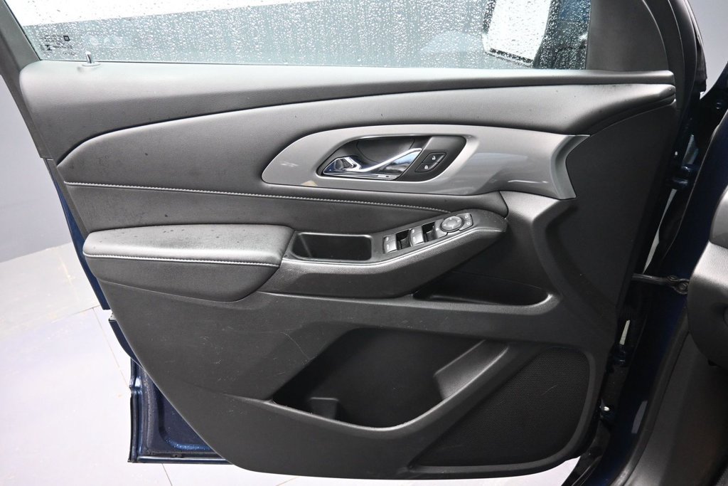 Used 2023 Chevrolet Traverse LT FWD image 17