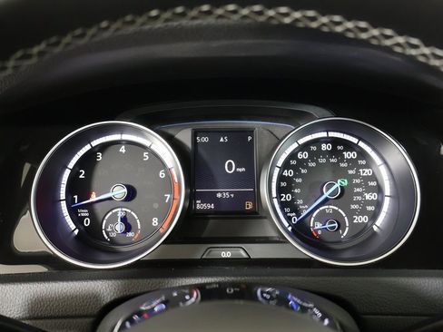 Used 2016 Volkswagen Golf R 4-Door image 32