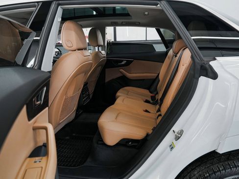 Used 2023 Audi Q8 Premium w/ Convenience Package image 33