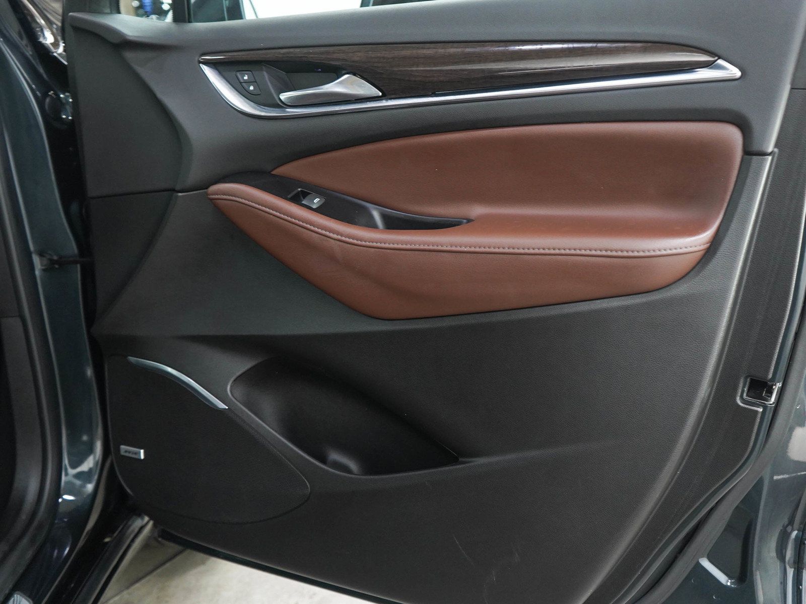 Used 2018 Buick Enclave Avenir w/ Avenir Technology Package AWD/4WD image 9