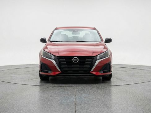 Used 2025 Nissan Altima 2.5 SV image 2