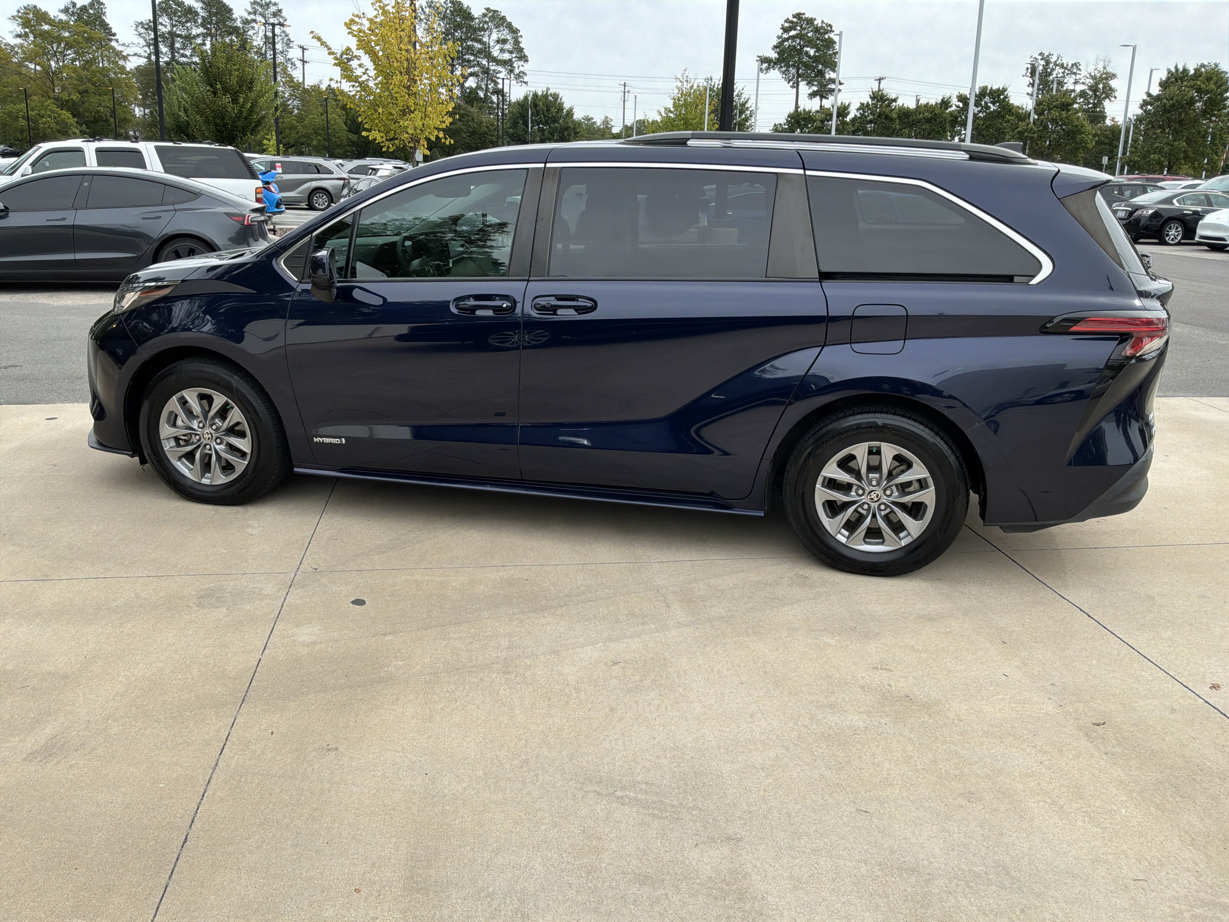 Used 2021 Toyota Sienna LE w/ LE Plus Package AWD/4WD image 7
