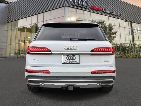 Used 2023 Audi Q7 Premium w/ Towing Package image 3