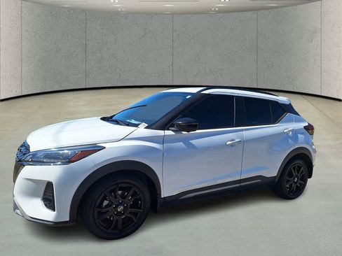 Used 2021 Nissan Kicks SR image 9