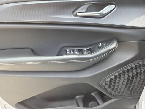 Used 2024 Jeep Grand Cherokee Laredo image 24