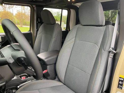 New 2025 Jeep Gladiator Sport image 29