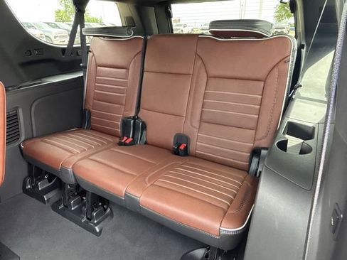 Used 2023 GMC Yukon XL Denali Ultimate AWD/4WD image 31