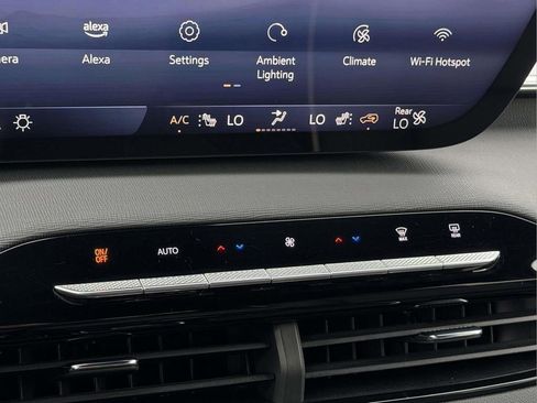 Used 2025 Buick Enclave Preferred FWD image 5