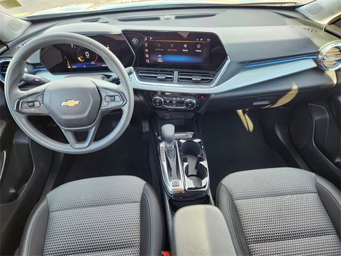 Used 2025 Chevrolet Trax LT image 14