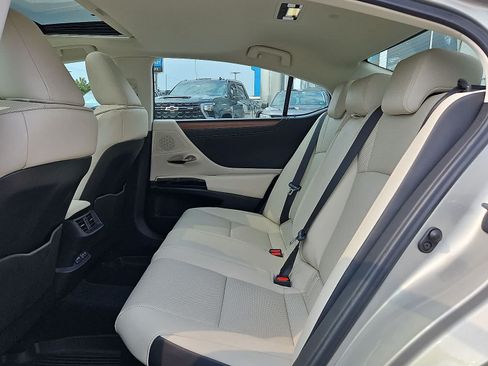 Used 2025 Lexus ES 300h w/ Premium Package FWD image 31