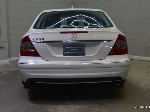 Used 2009 Mercedes-Benz E 550 Sedan image 35