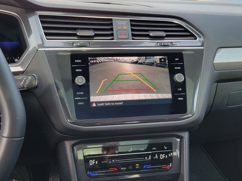 Used 2022 Volkswagen Tiguan SE image 28