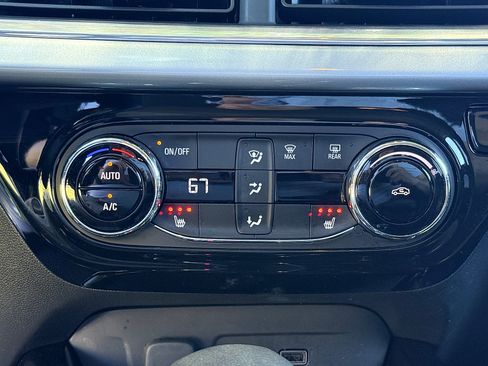 Used 2024 Chevrolet Trax LT w/ Driver Confidence Package FWD image 25