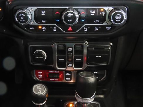 Used 2021 Jeep Wrangler Unlimited Rubicon AWD/4WD image 46