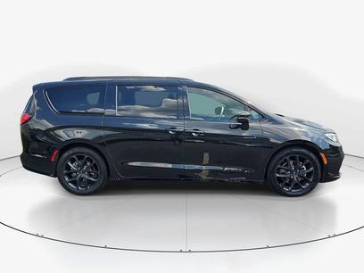 Used 2022 Chrysler Pacifica Touring-L w/ S Appearance Package