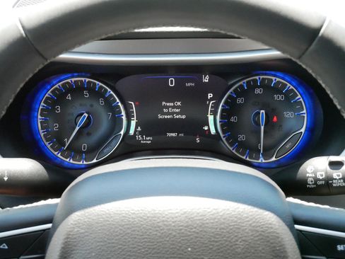 Used 2024 Chrysler Pacifica Touring-L FWD image 21