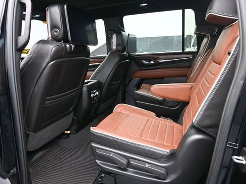 Used 2024 GMC Yukon XL Denali Ultimate image 18