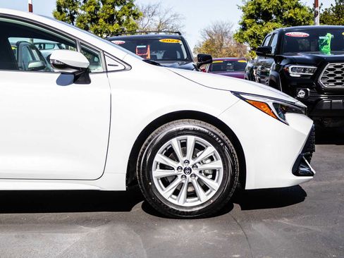 Certified 2025 Toyota Corolla SE image 5