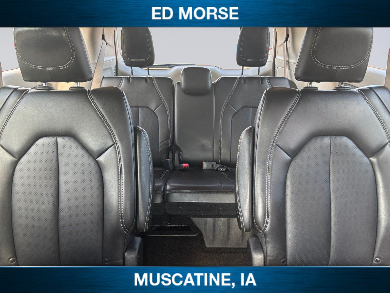 Used 2024 Chrysler Pacifica Touring-L FWD image 13