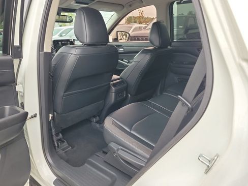 Used 2022 Nissan Pathfinder SL FWD image 10