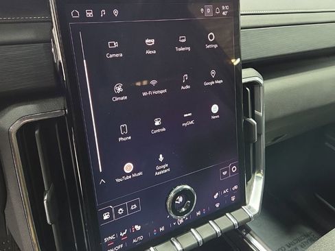 Used 2025 GMC Acadia Elevation image 17