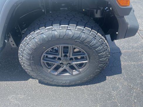 Used 2025 Jeep Wrangler Unlimited Sport AWD/4WD image 6