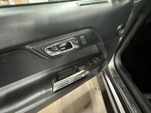 Used 2017 Ford Mustang GT RWD image 19