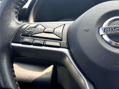 Used 2019 Nissan Kicks SR image 23