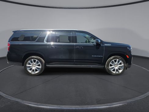 Used 2021 Chevrolet Suburban High Country w/ Premium Package AWD/4WD image 9