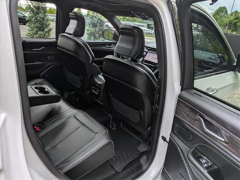 Used 2023 Jeep Grand Cherokee Overland w/ Luxury Tech Group IV AWD/4WD image 15