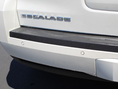 Used 2018 Cadillac Escalade Platinum AWD/4WD image 15