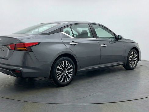 Used 2025 Nissan Altima 2.5 SV FWD image 9
