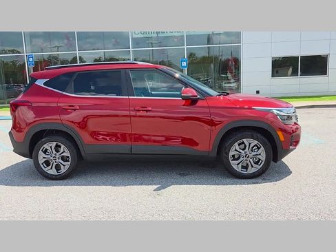 Used 2024 Kia Seltos S AWD/4WD image 37