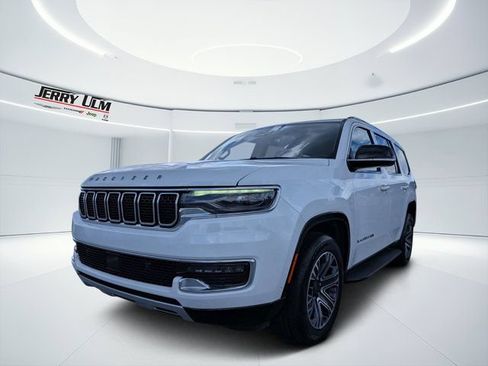 Certified 2024 Jeep Wagoneer Series II w/ Flexible Seating Group RWD image 7