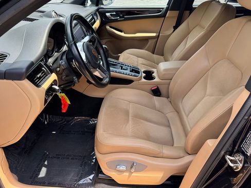 Used 2018 Porsche Macan Sport Edition AWD/4WD image 9