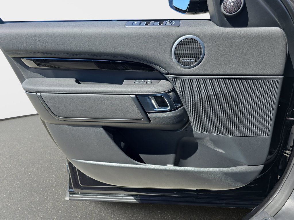 New 2026 Land Rover Discovery S AWD/4WD image 29