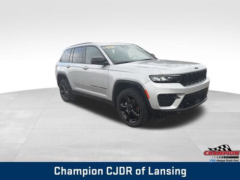 Used 2023 Jeep Grand Cherokee Altitude image 7