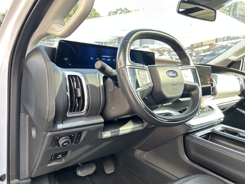 Used 2025 Ford Expedition Platinum AWD/4WD image 10