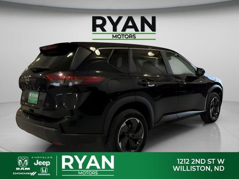 Used 2025 Nissan Rogue SV AWD/4WD image 6