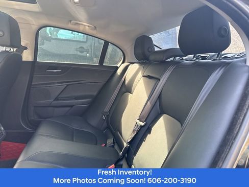 Used 2019 Jaguar XE Premium image 7