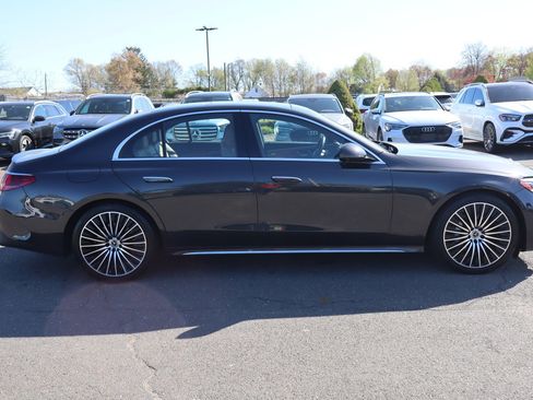 Used 2025 Mercedes-Benz E 350 4MATIC Sedan image 4