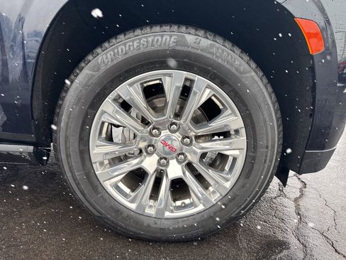 Used 2021 GMC Yukon Denali w/ Advanced Technology Package image 3