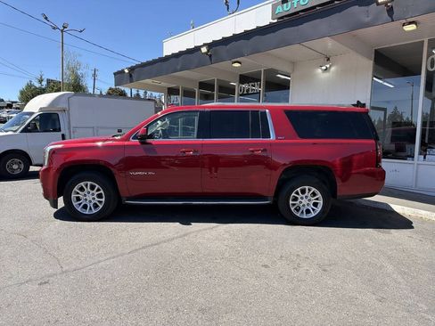 Used 2015 GMC Yukon XL SLT w/ Open Road Package AWD/4WD image 3