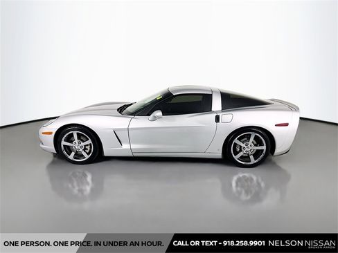 Used 2009 Chevrolet Corvette Coupe w/ Preferred Equipment Group image 8