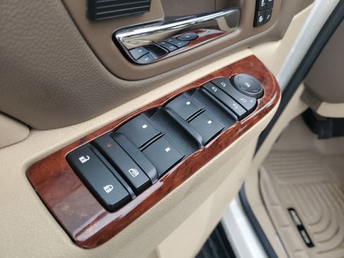 Used 2011 Chevrolet Suburban LTZ image 11